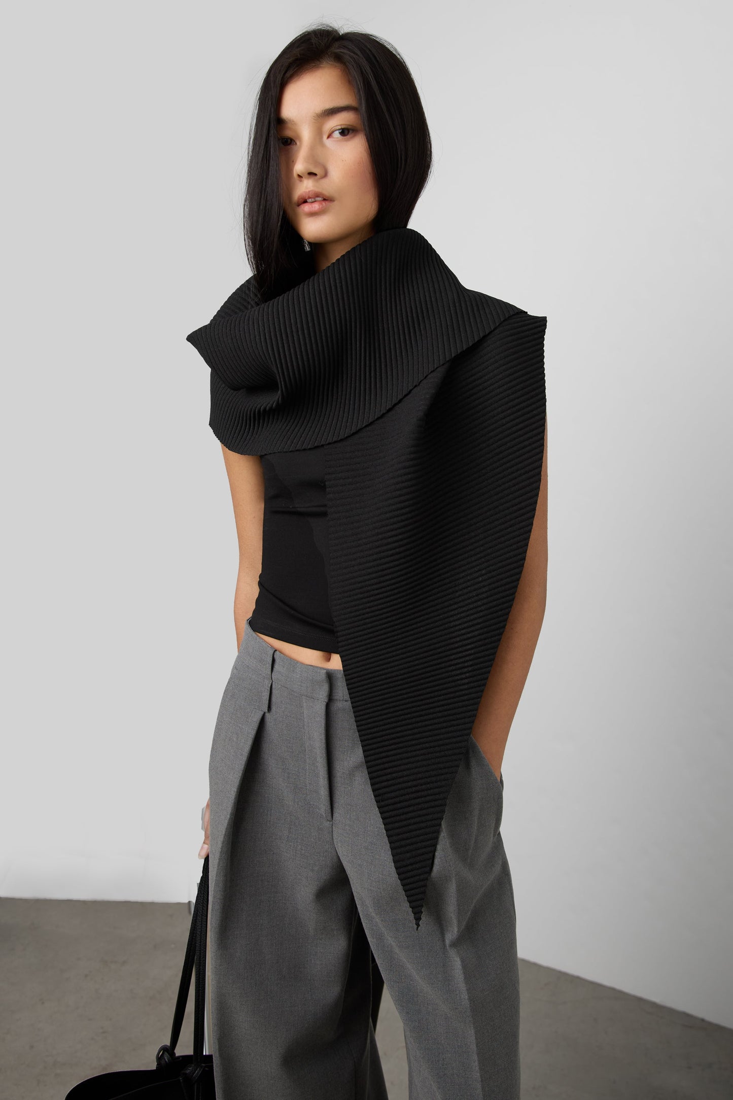 PLEATED KNIT SCARF